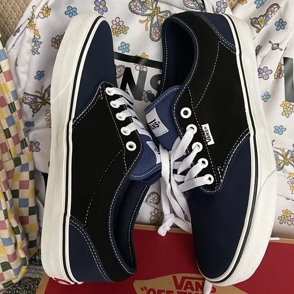 Vans Men’s Atwood
Retro Suede Dress Blues
VN000TUYLKZ Sneakers - Picture 15 of 16